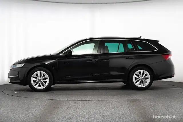 Skoda Octavia view 4