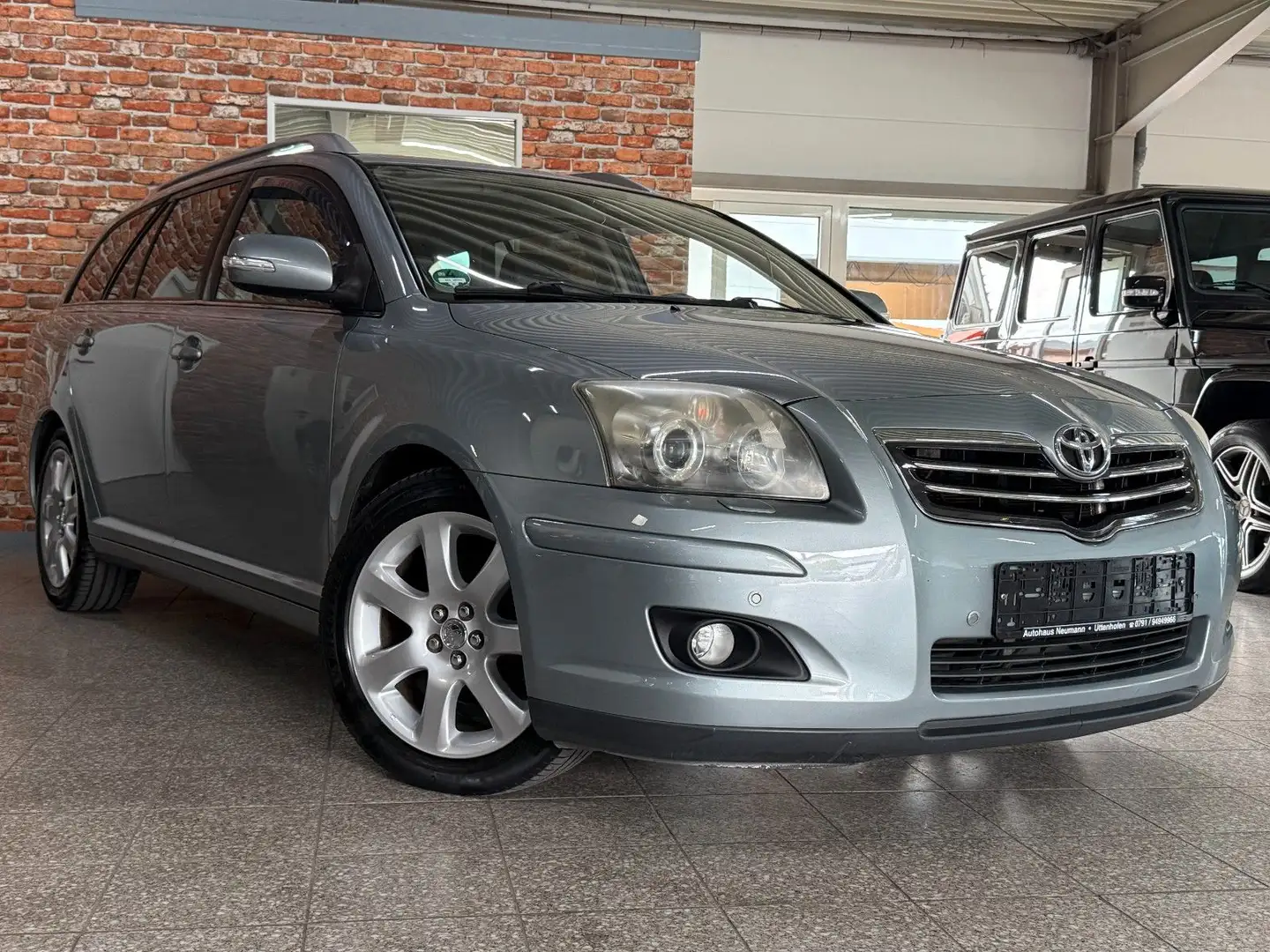 Toyota Avensis Kombi 2.4-Automatik-Leder-Navi-AHK-Xenon Срібний - 1