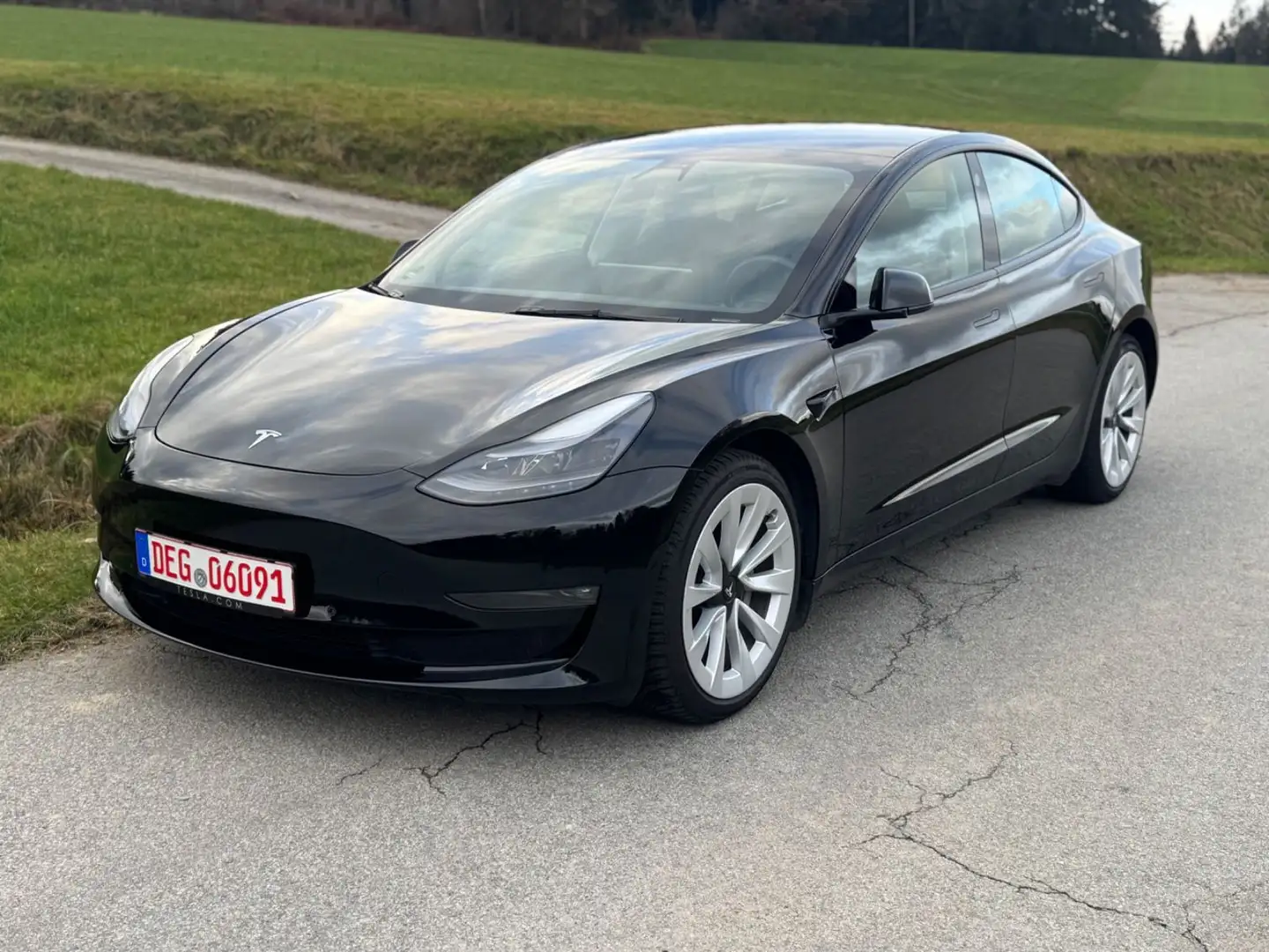 Tesla Model 3 Long Range Dual AWD 19 ZOLL ALLWETTER Schwarz - 1
