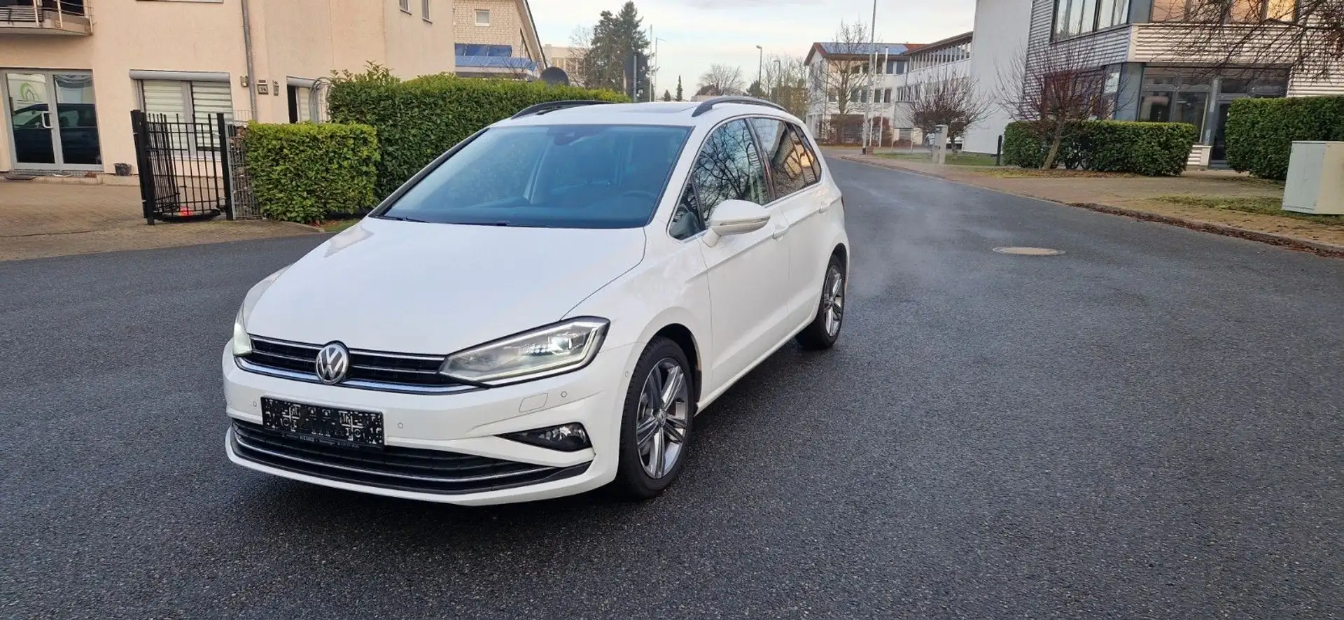 Volkswagen Golf Sportsvan Highline R-Line AHK 1,5TSI DSG Blanc - 1