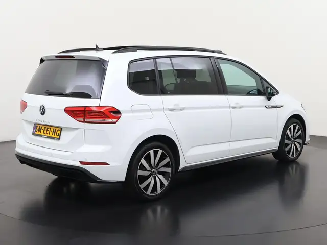Volkswagen Touran view 2