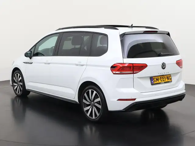Volkswagen Touran view 3