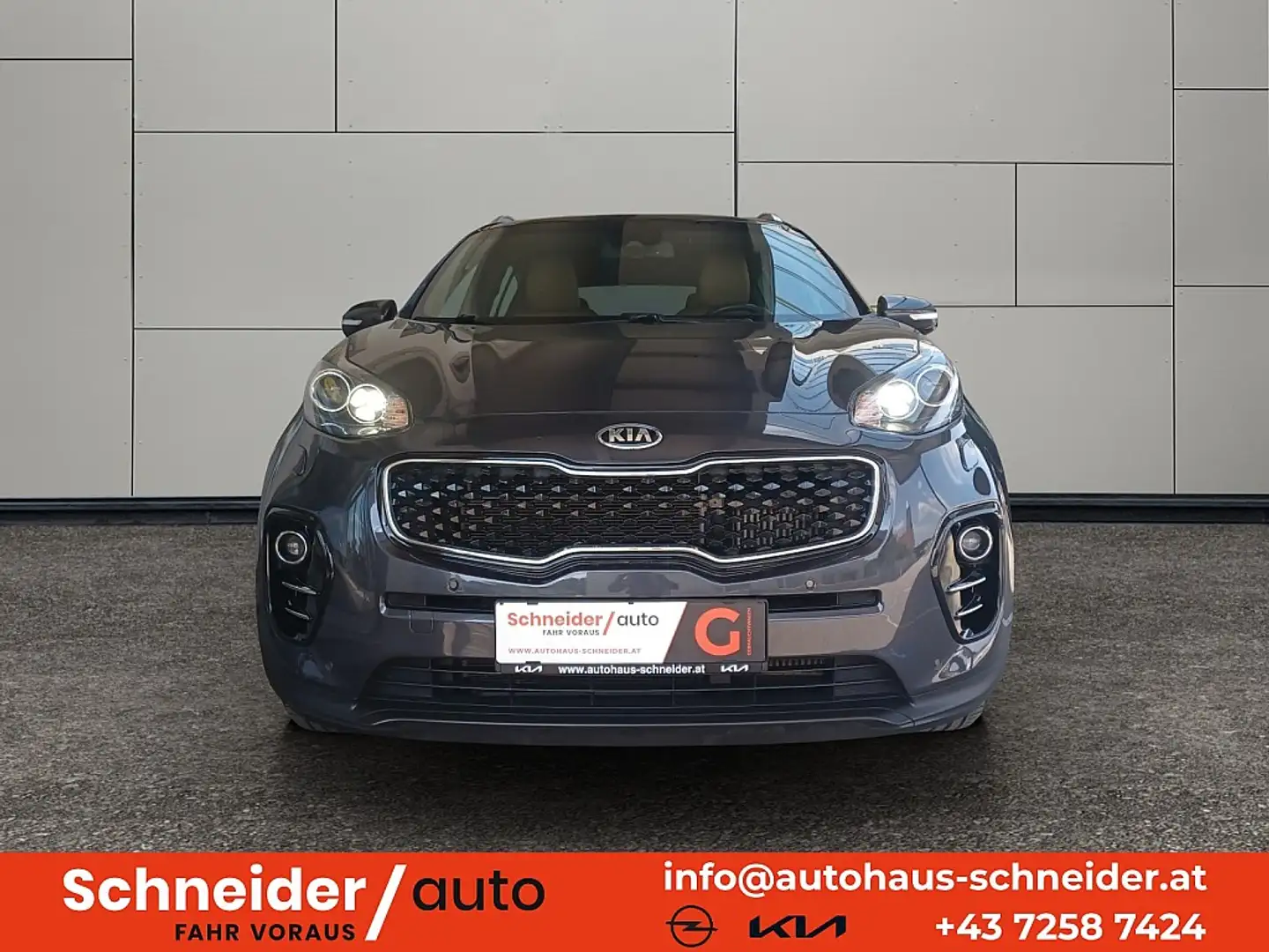 Kia Sportage 2,0 CRDI AWD Gold Aut. Grau - 2