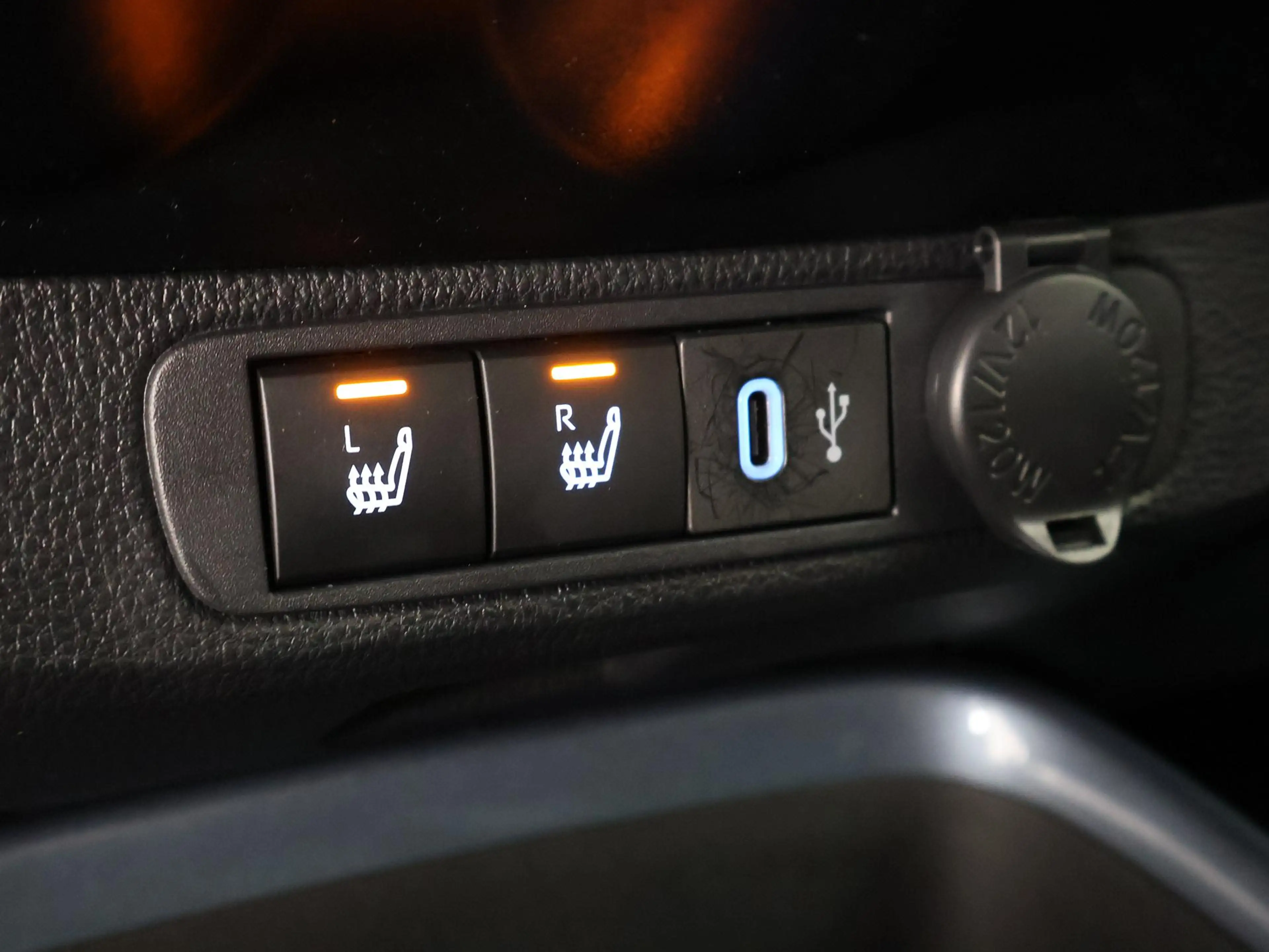 Toyota Aygo X 1.0 VVT-i PULSE PACK BI-TONE GARANTIE 3-2035! CARP — photo 32