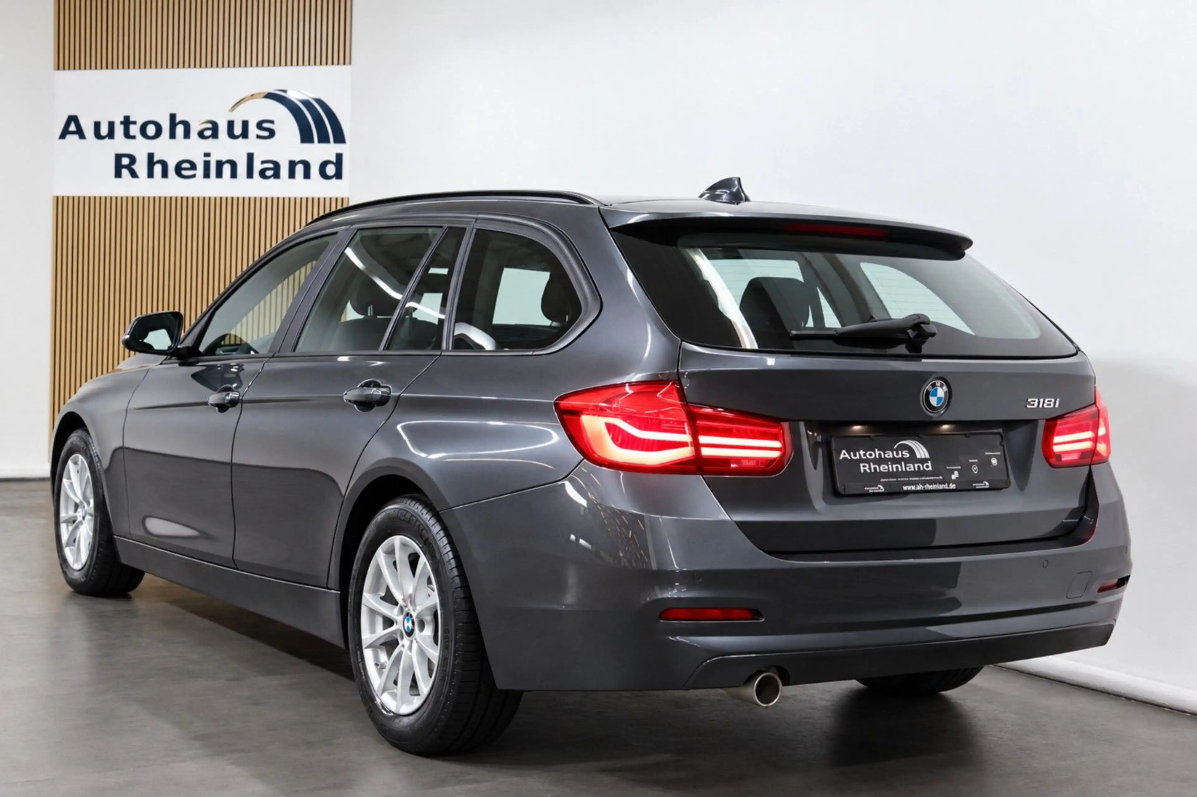 BMW 318 i T. Advantage*NAVI*LED*SITZHEIZUNG*KLIMA*PDC — photo 8