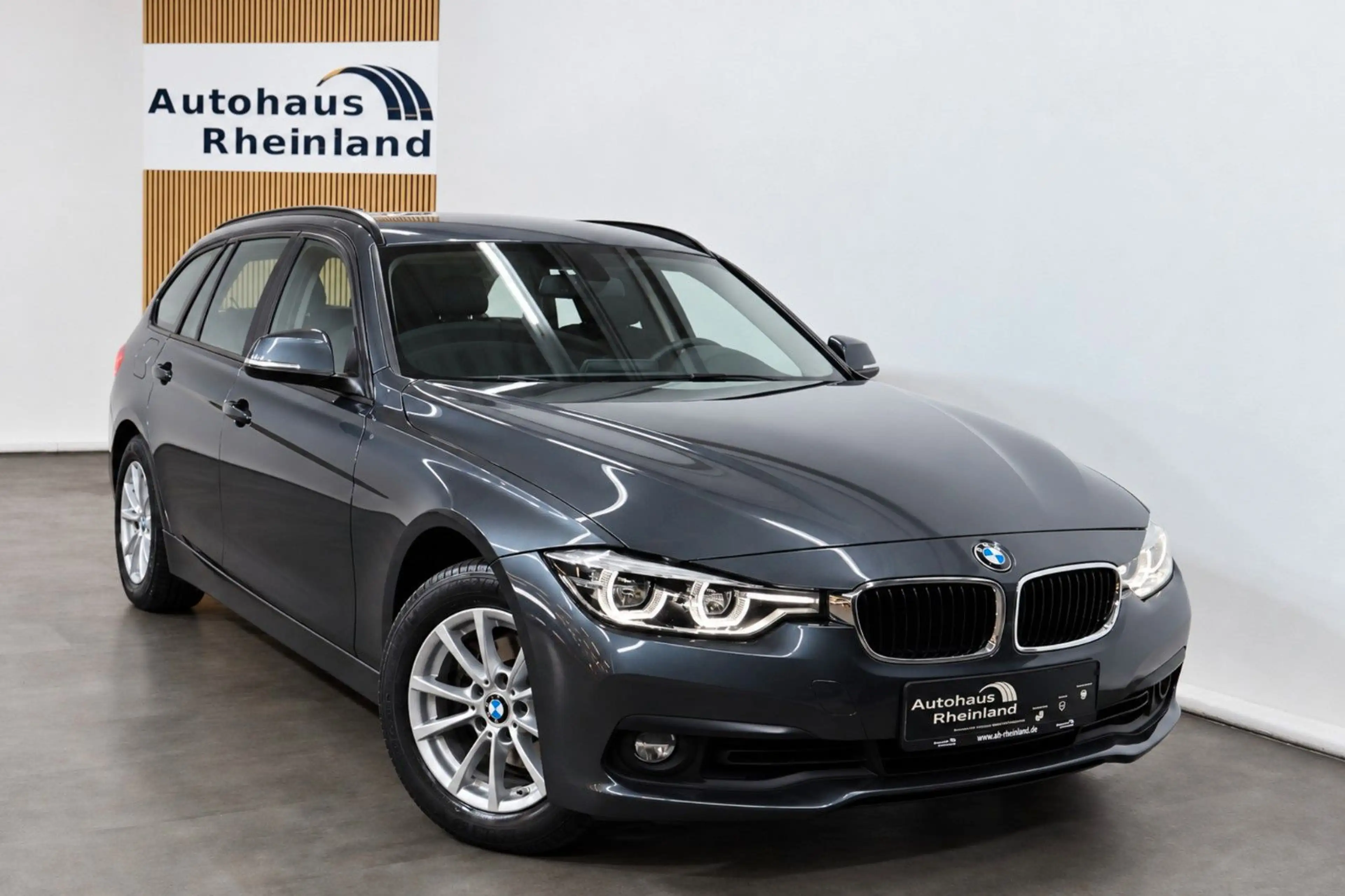 BMW 318 i T. Advantage*NAVI*LED*SITZHEIZUNG*KLIMA*PDC — photo 2