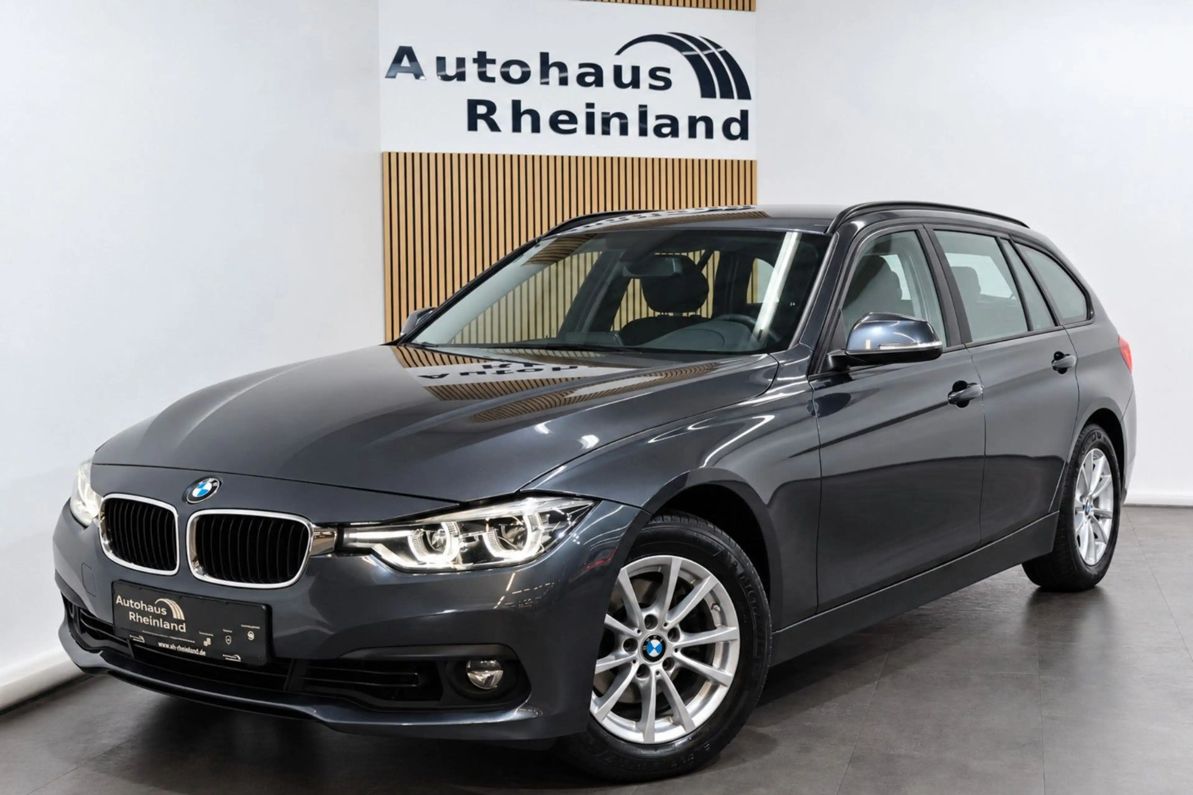 BMW 318 i T. Advantage*NAVI*LED*SITZHEIZUNG*KLIMA*PDC