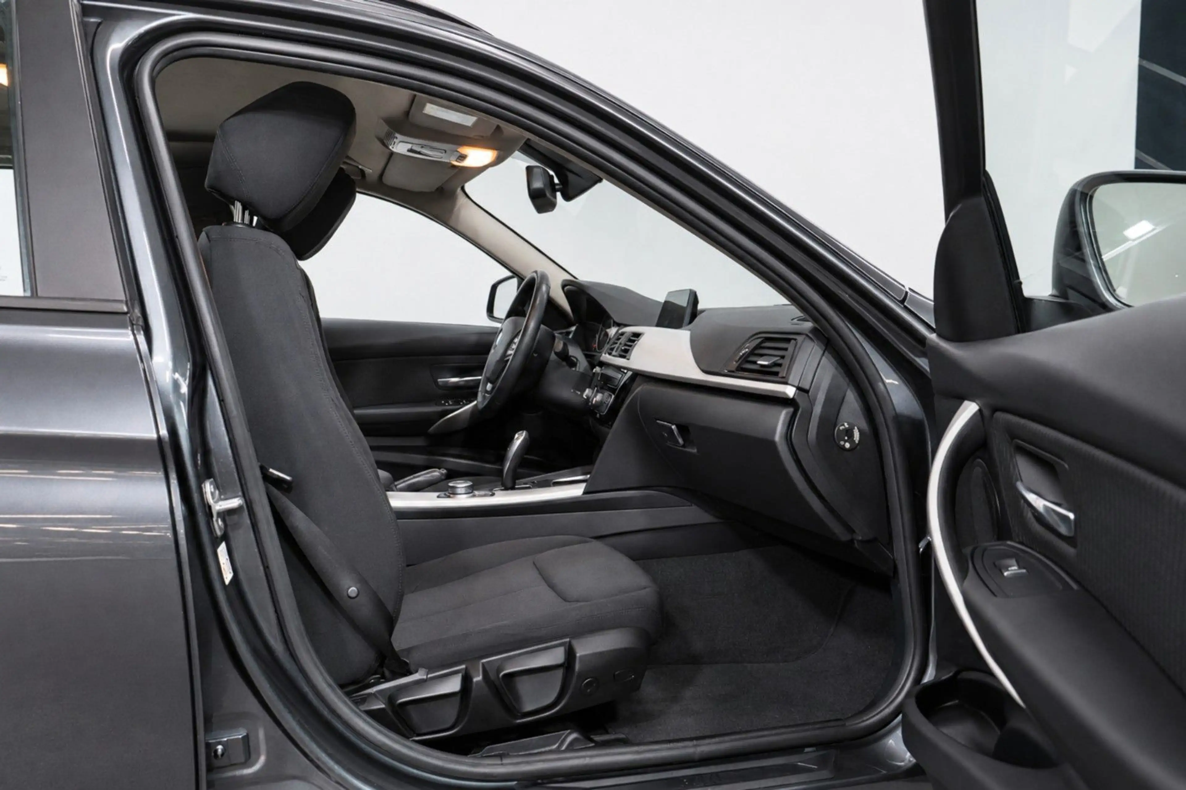 BMW 318 i T. Advantage*NAVI*LED*SITZHEIZUNG*KLIMA*PDC — photo 15