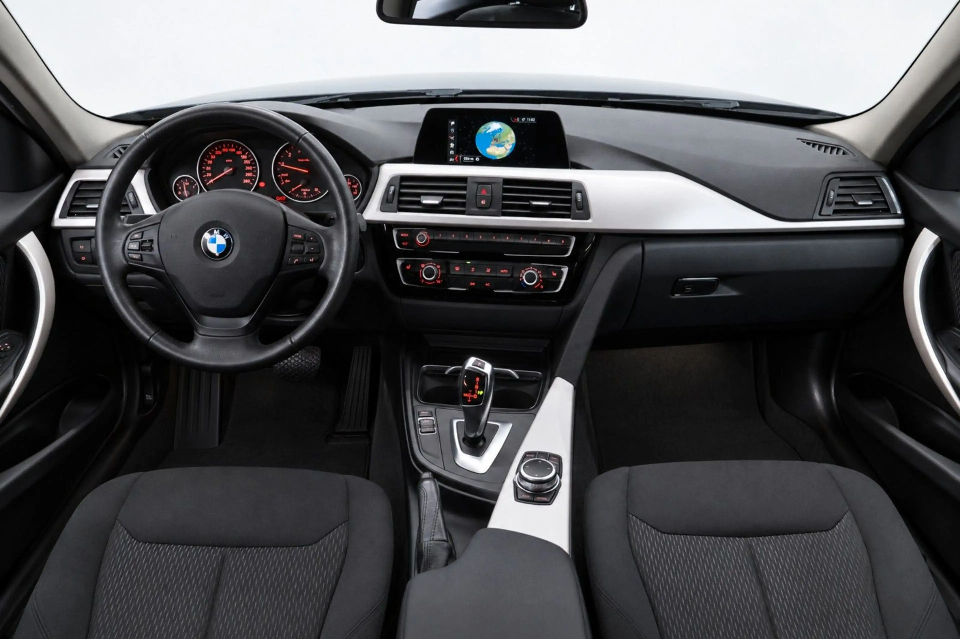 BMW 318 i T. Advantage*NAVI*LED*SITZHEIZUNG*KLIMA*PDC — photo 13