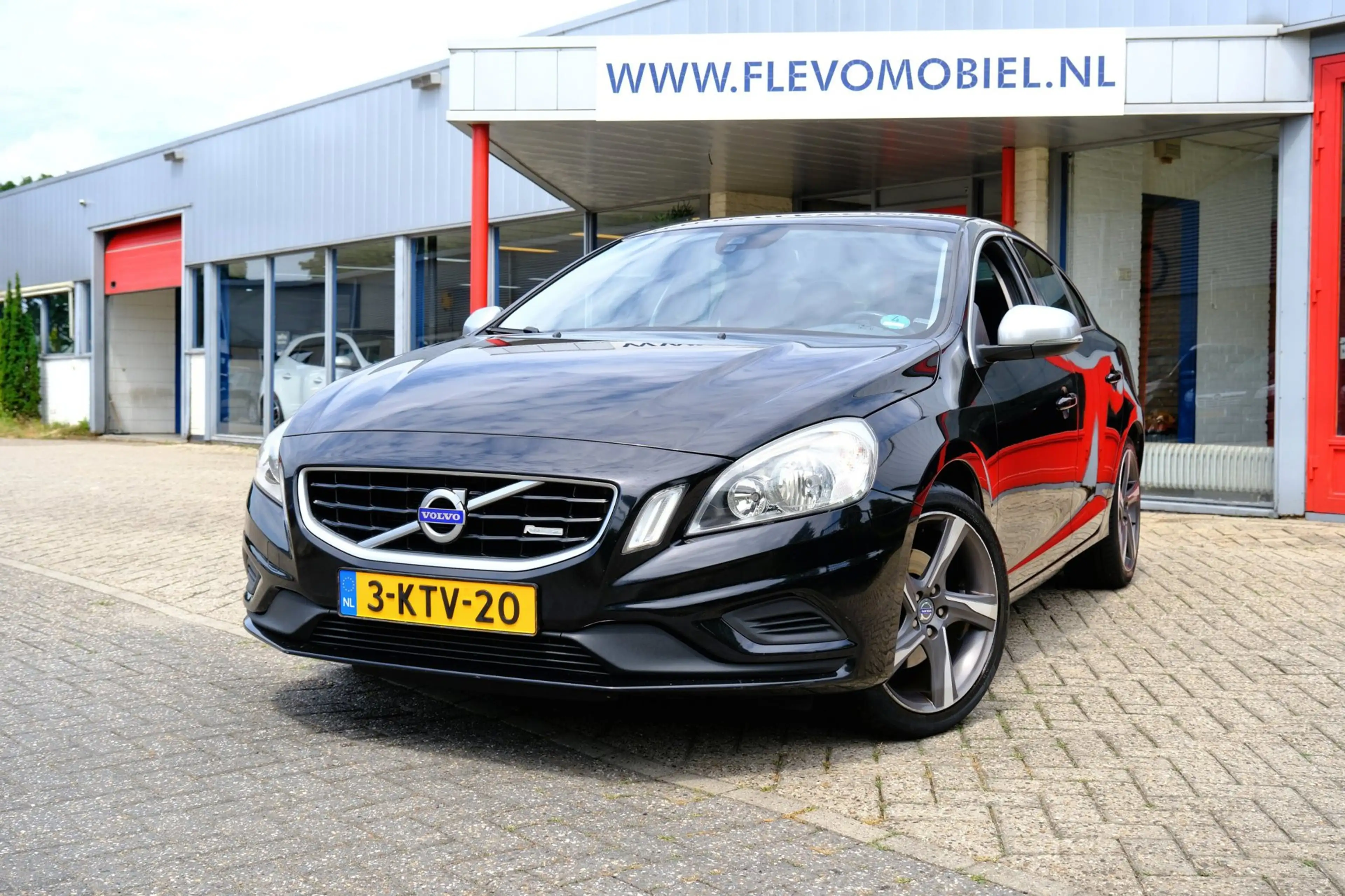 Volvo S60 1.6 T3 150pk R-Design Aut. Navi|Clima|LMV|Half Led