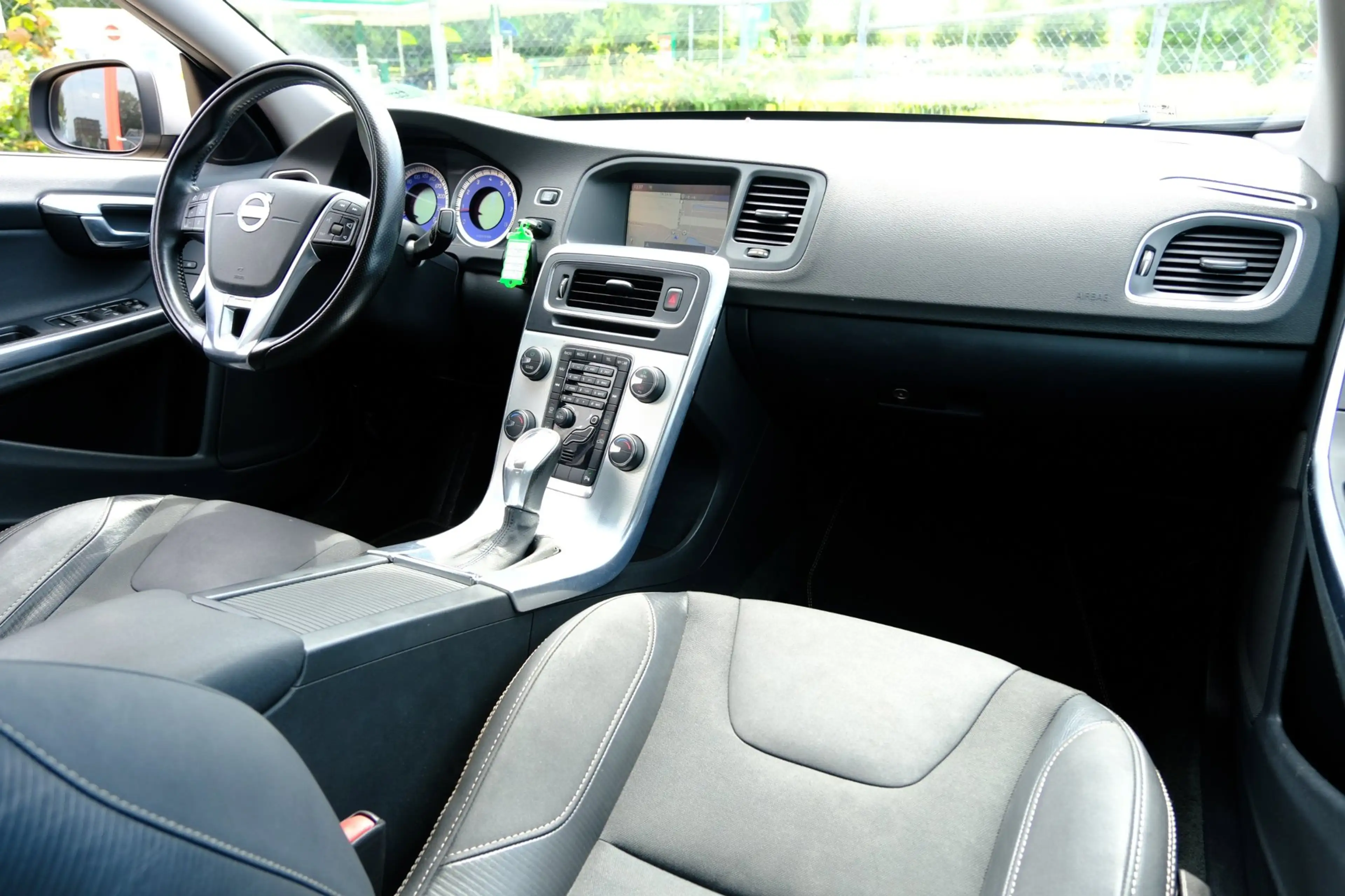 Volvo S60 1.6 T3 150pk R-Design Aut. Navi|Clima|LMV|Half Led — photo 5