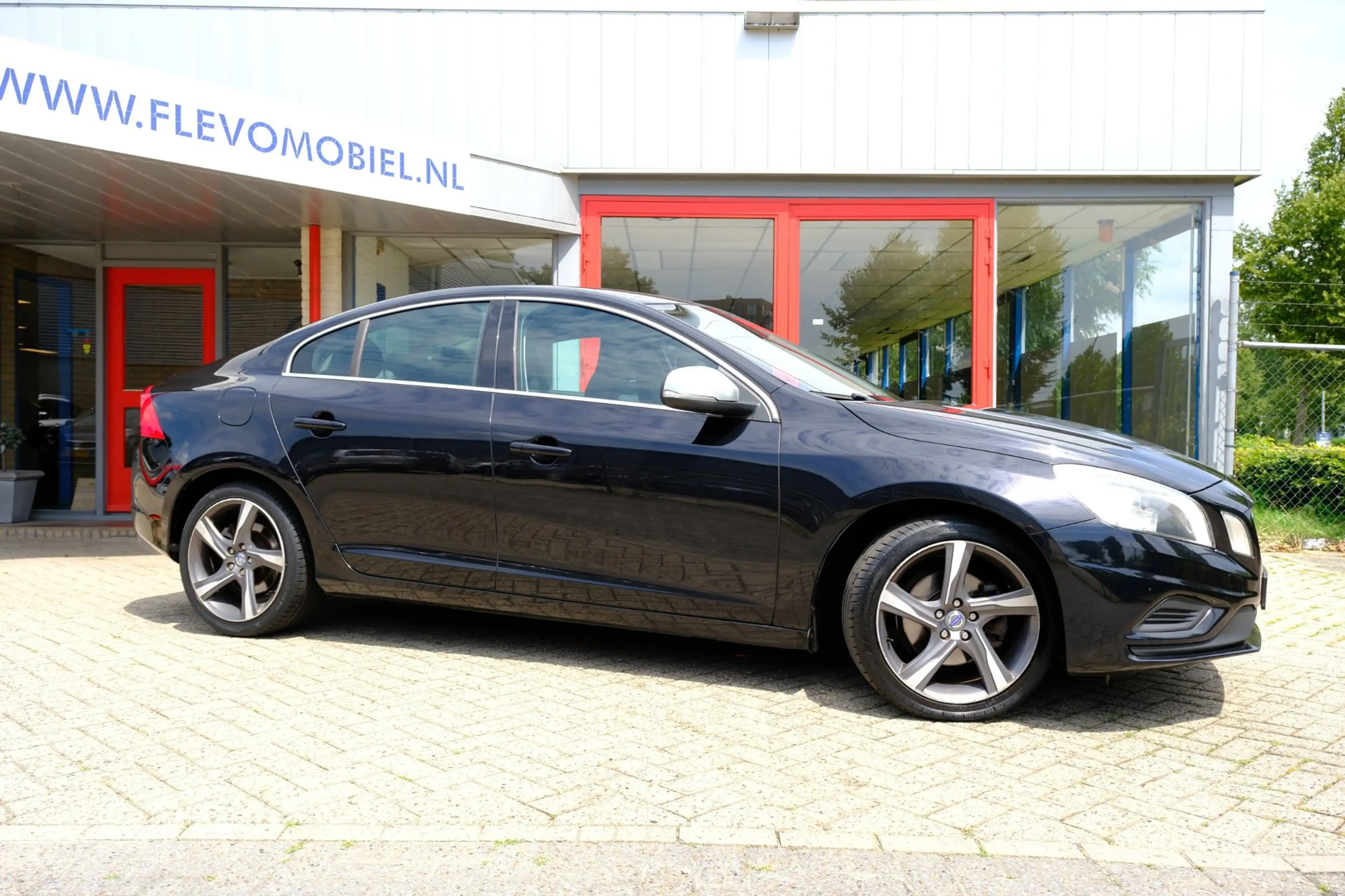 Volvo S60 1.6 T3 150pk R-Design Aut. Navi|Clima|LMV|Half Led — photo 4