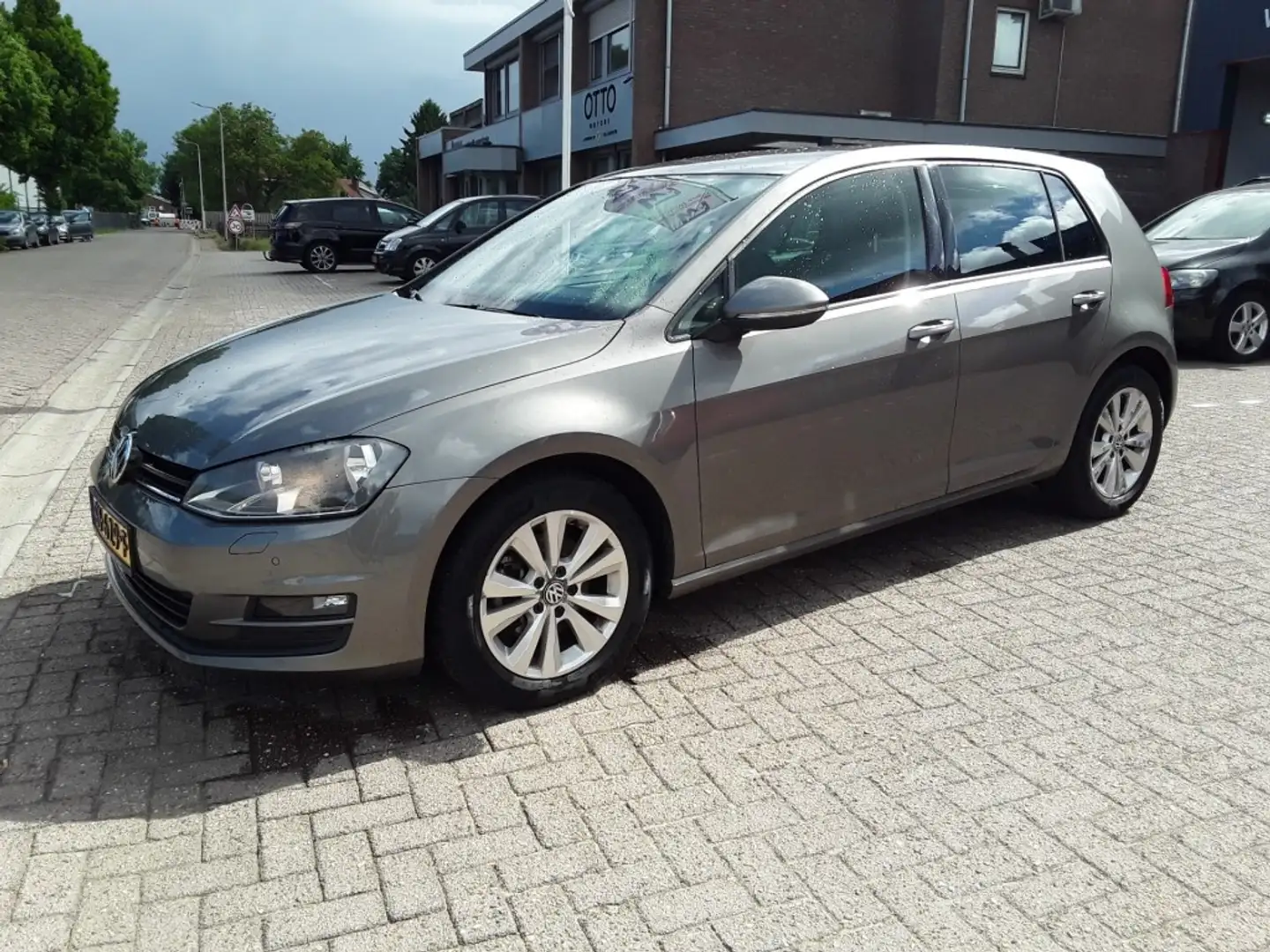 Volkswagen Golf 1.2 TSI COMFORTLINE / NAVI / PDC Gris - 1