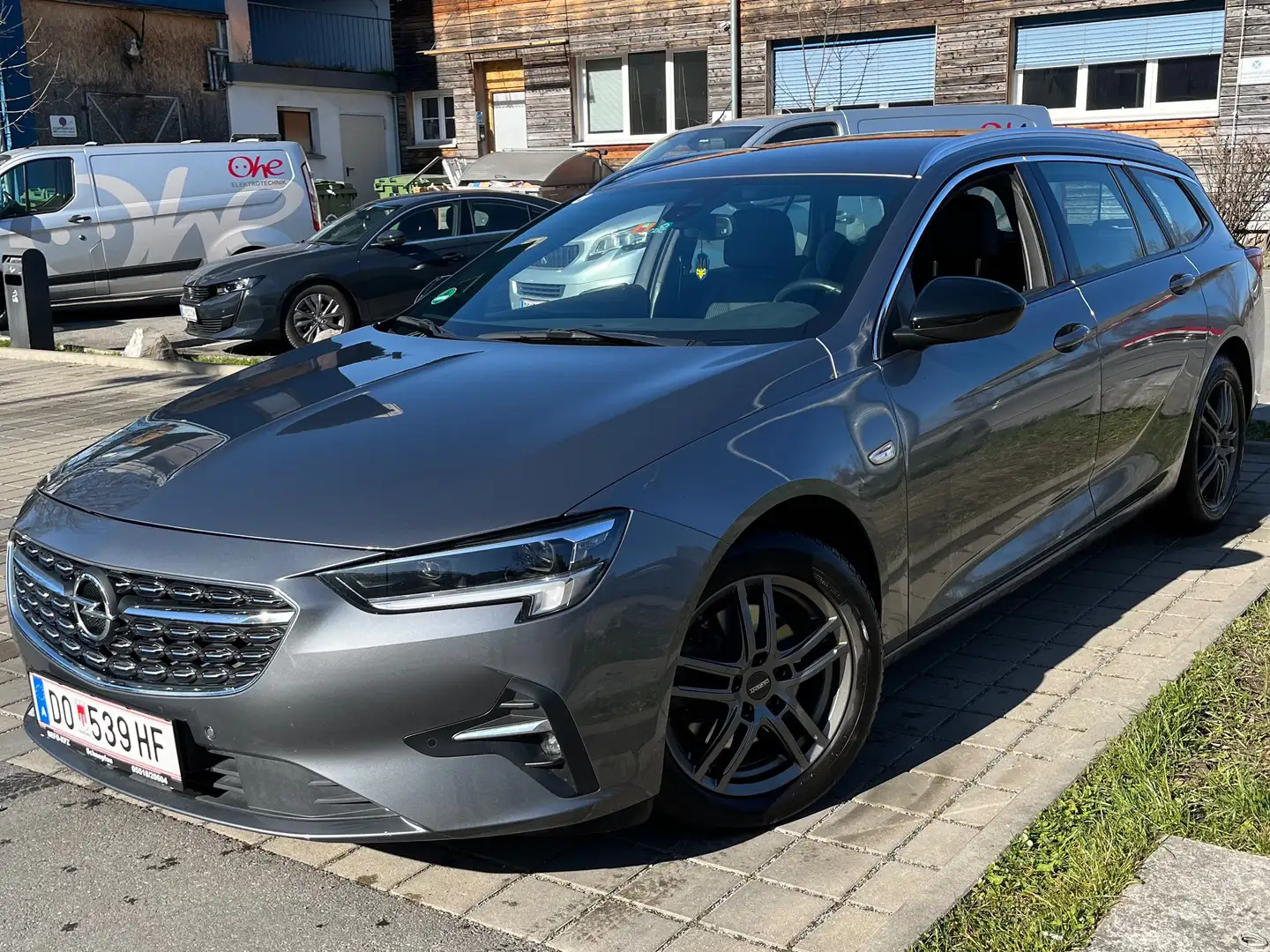 Opel Insignia ST 2,0 CDTI DVH Business Aut. Grau - 2
