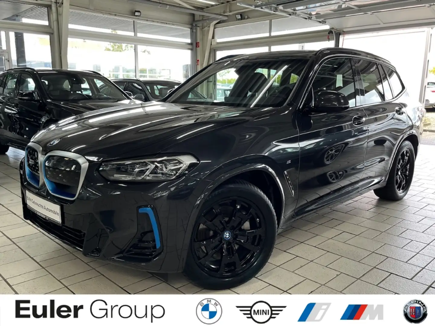 BMW iX3 M Sport LED ACC ParkAss Pano Navi Memory SHZ DAB Grau - 1