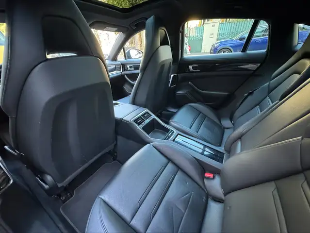 Porsche Panamera view 19