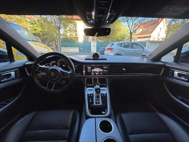 Porsche Panamera view 11