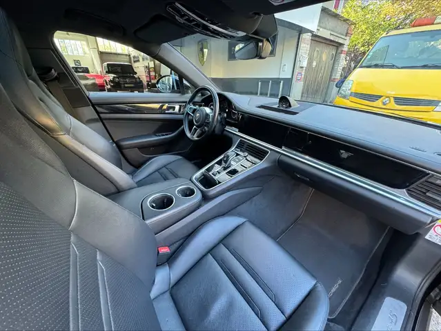 Porsche Panamera view 27