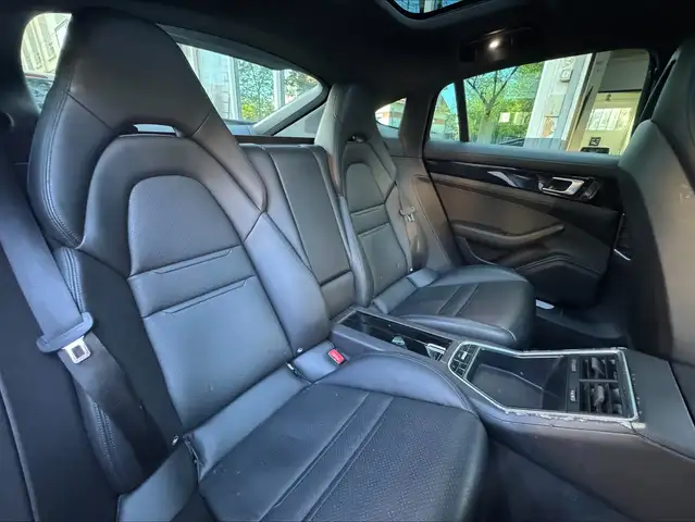 Porsche Panamera view 25