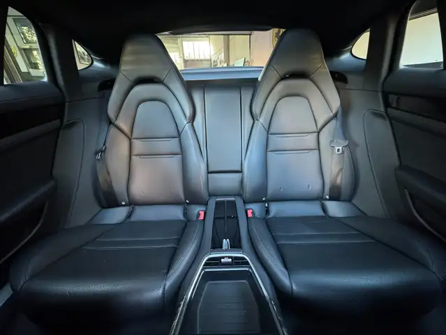 Porsche Panamera view 22