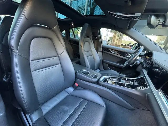 Porsche Panamera view 29