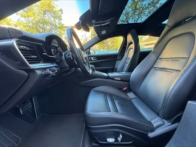 Porsche Panamera view 14