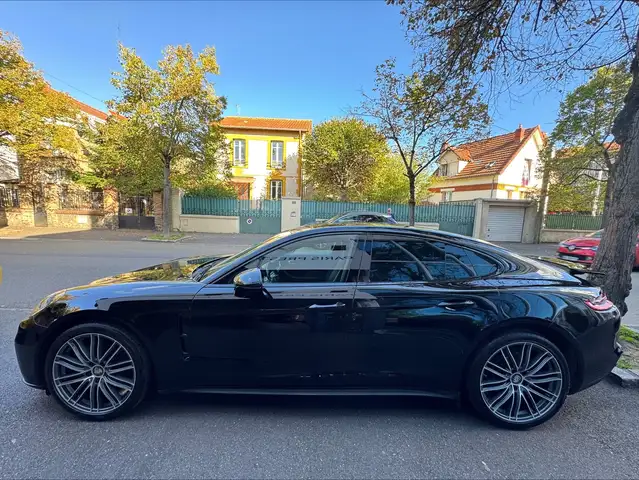Porsche Panamera view 5