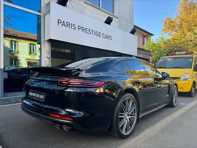 Porsche Panamera view 8