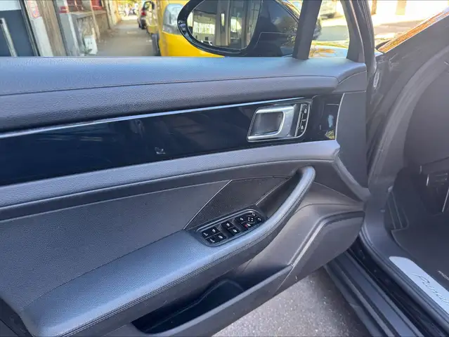 Porsche Panamera view 10