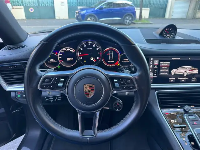 Porsche Panamera view 12