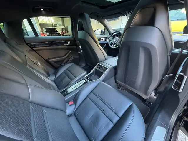 Porsche Panamera view 23