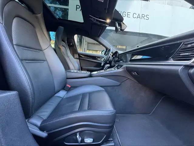 Porsche Panamera view 28
