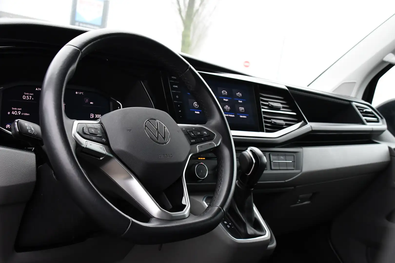 Volkswagen Transporter 2.0 TDI L2H1 32 DC Bulli Black Edition Virtual, Ad Noir - 2