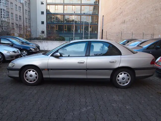 Opel Omega 2,0 CD 16V Scheunenfund Klima kein Rost!