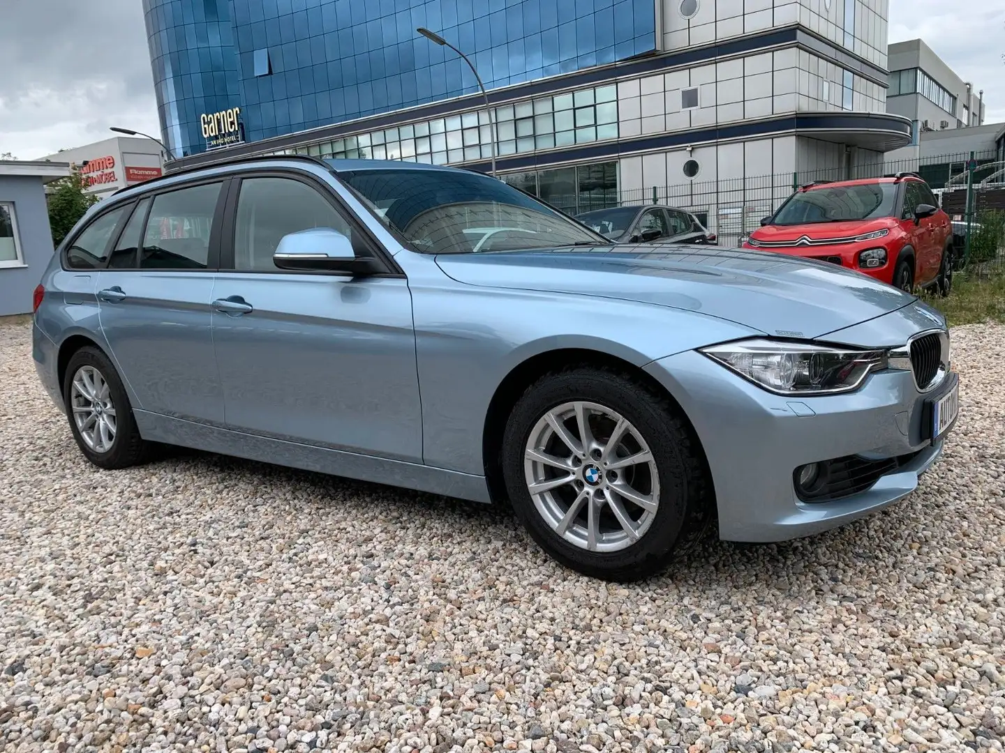 BMW 320 i  Touring*Aut.*55.386 KM*gepflegter Zustand Blau - 1