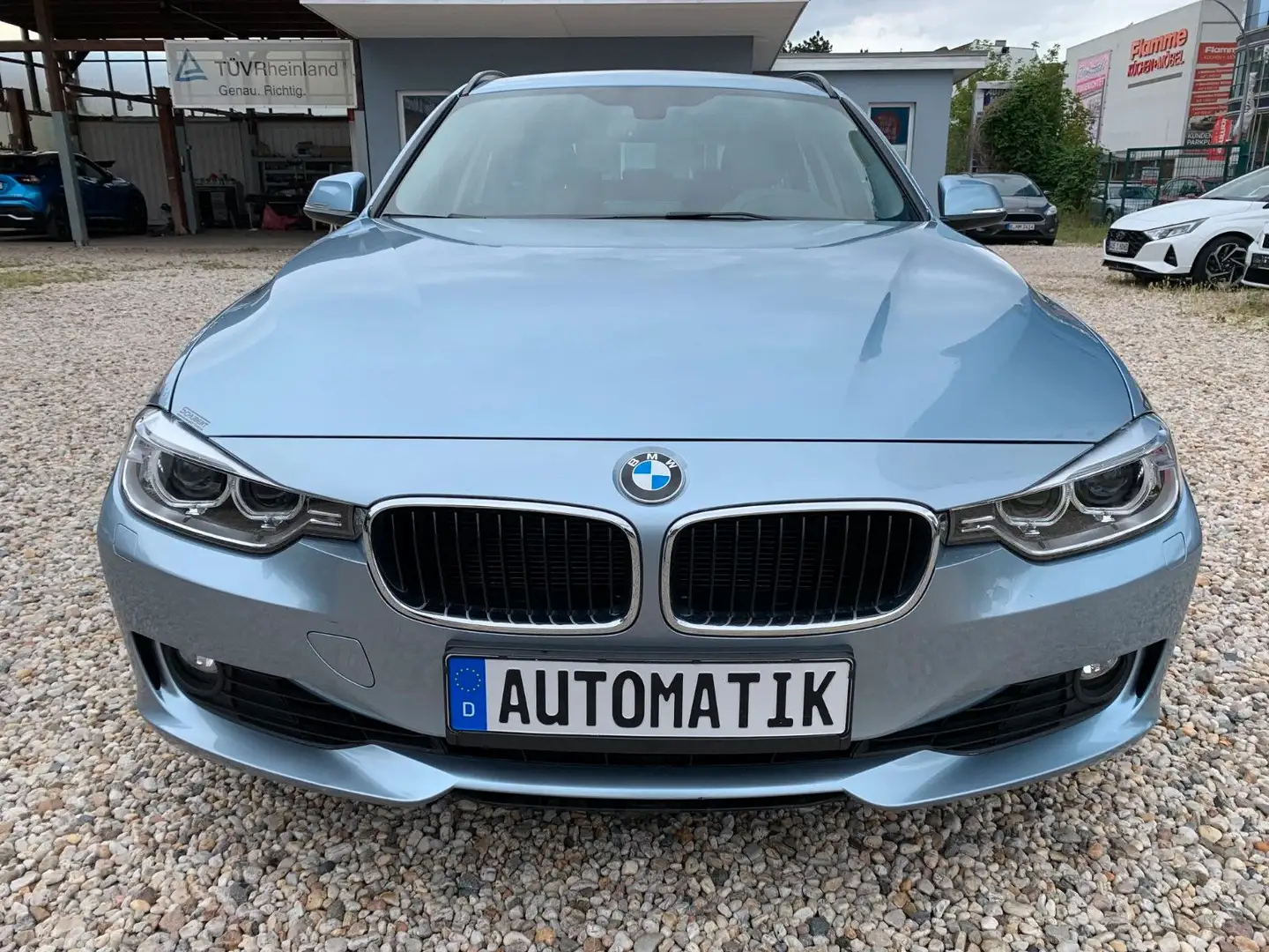 BMW 320 i  Touring*Aut.*55.386 KM*gepflegter Zustand Blau - 2