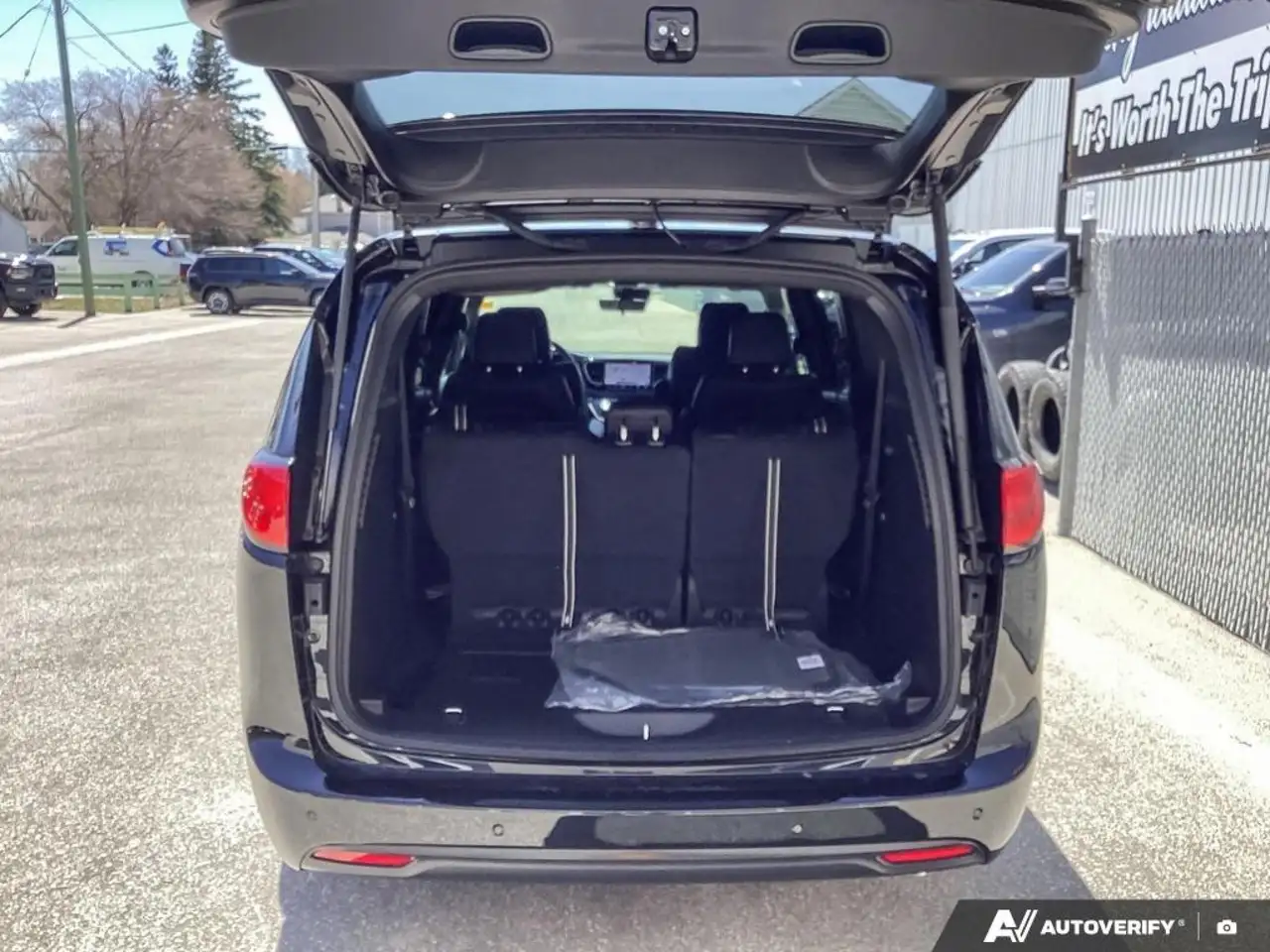Chrysler Grand Caravan снимка Chrysler Grand Caravan
