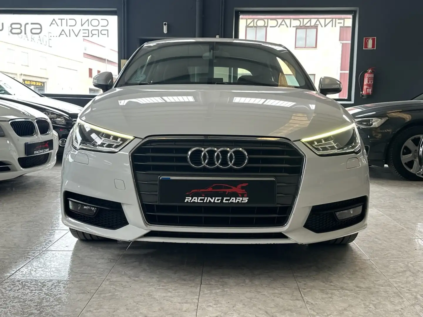 Audi A1 1.6TDI Attraction Blanco - 1