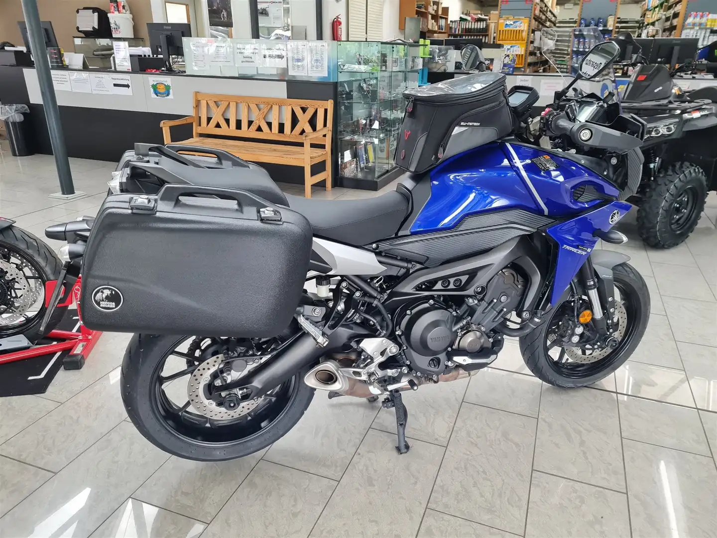 Yamaha MT-09 Tracer Bleu - 2