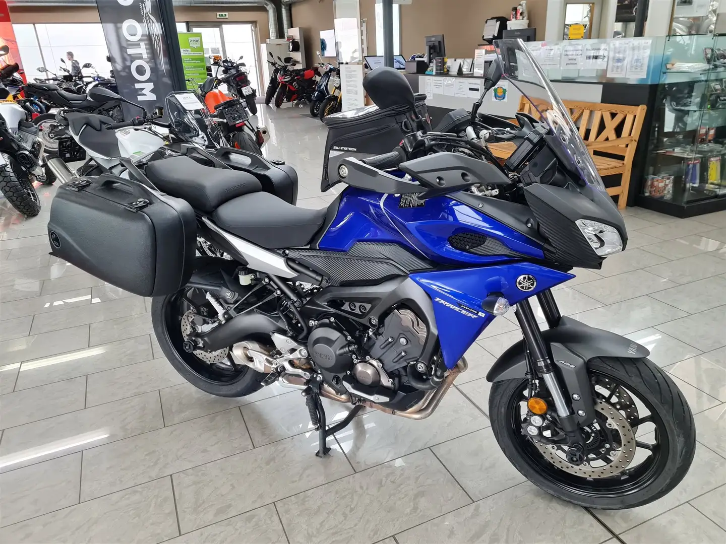 Yamaha MT-09 Tracer Bleu - 1