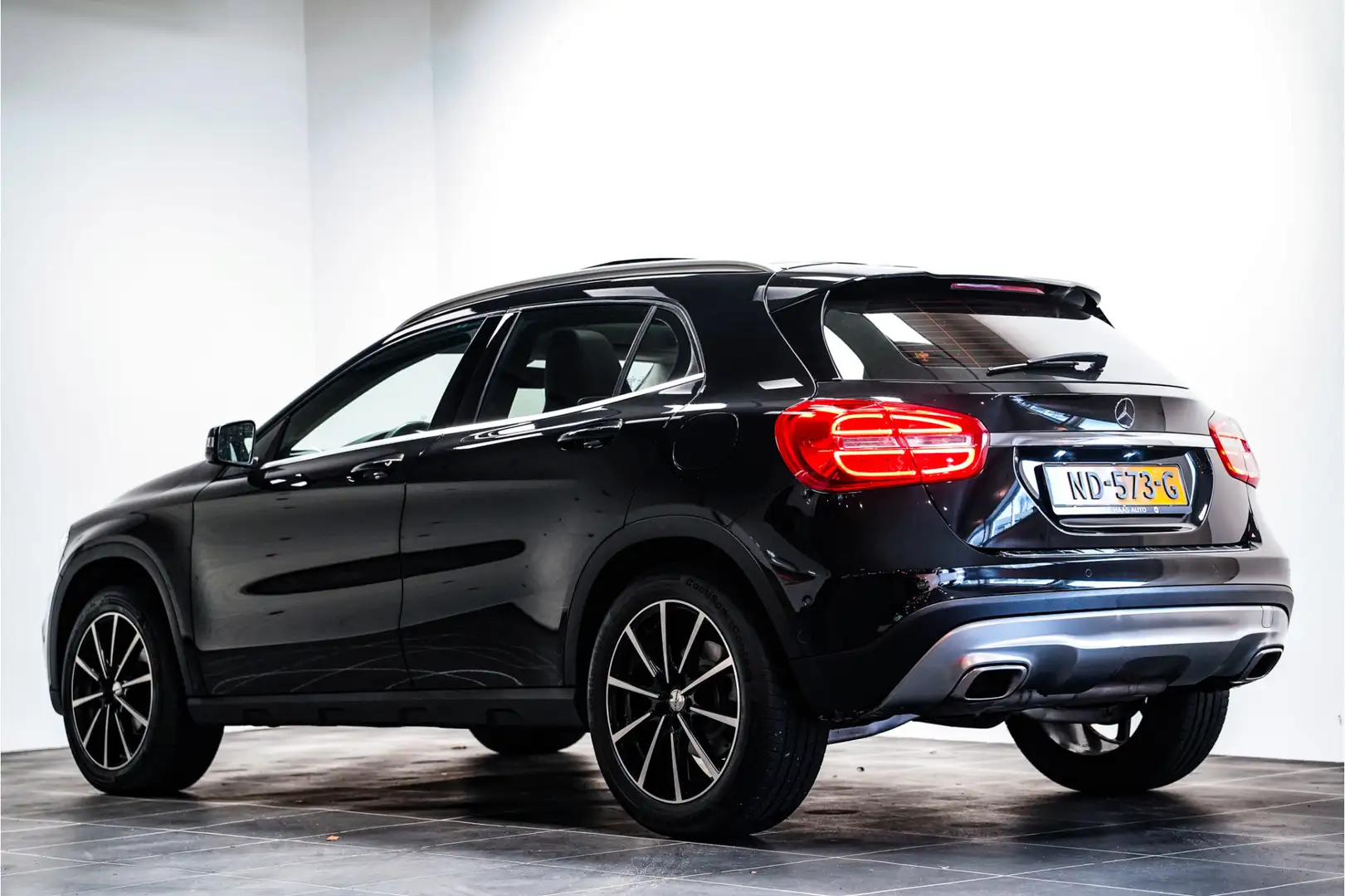 Mercedes-Benz GLA 180 Prestige|Panodak|Stoelverwarming|Bi-Xenon Noir - 2