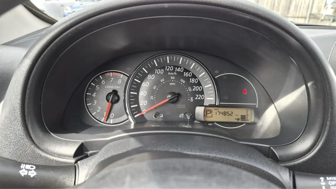 Nissan Micra снимка Nissan Micra