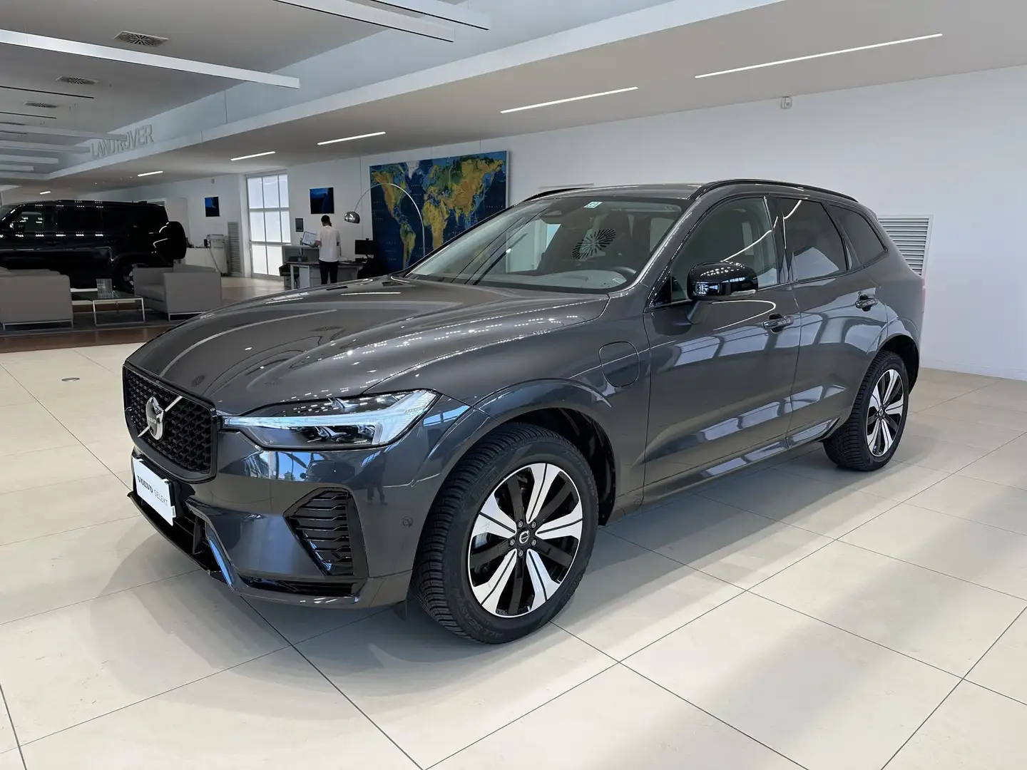 Volvo XC60 T6 Plug-in hybrid AWD automatico Plus Dark Grigio - 1