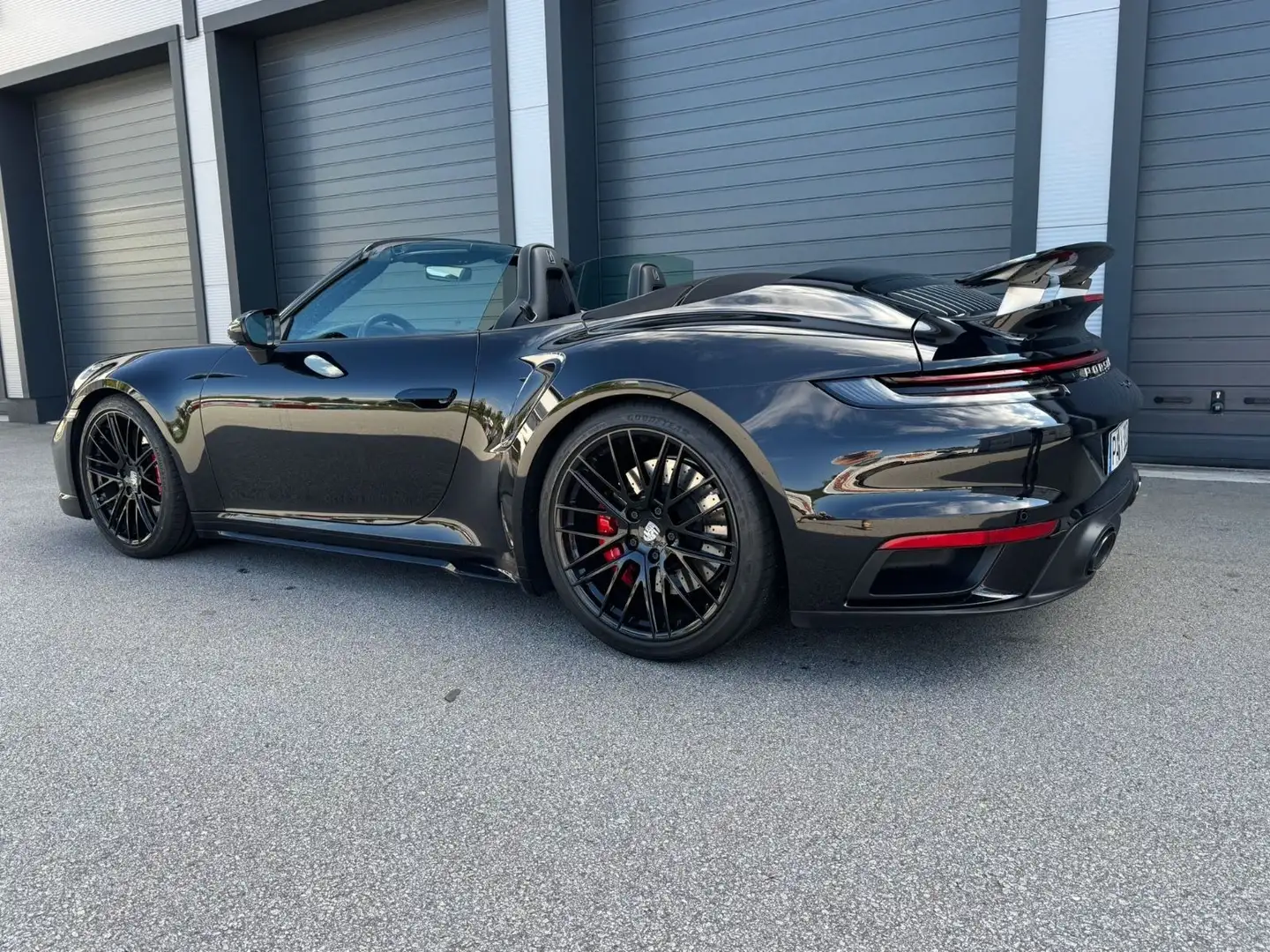 Porsche 992 911 992 Turbo Cabrio-ABGAS-INNO-CARBON Schwarz - 1