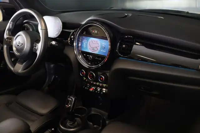 Mini Convertible view 7
