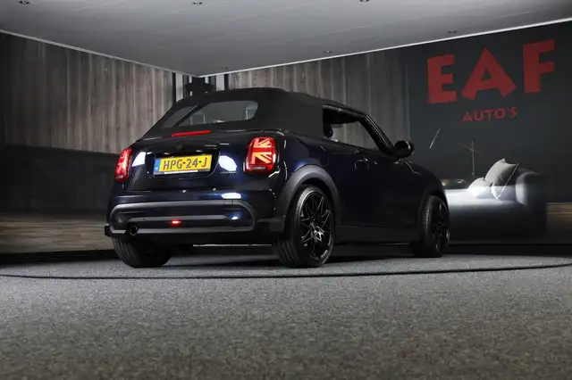 Mini Convertible view 6