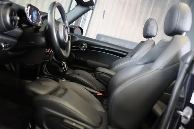 Mini Convertible view 18
