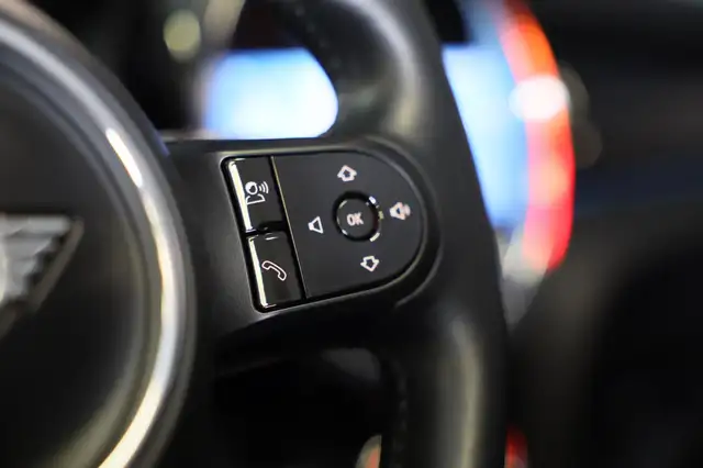 Mini Convertible view 16