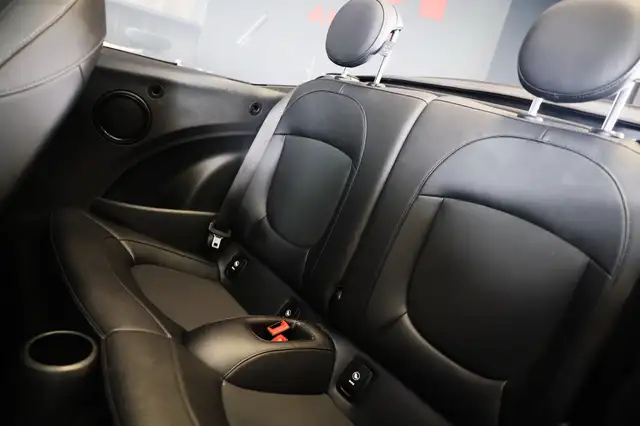 Mini Convertible view 23