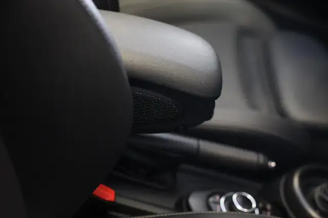 Mini Convertible view 19